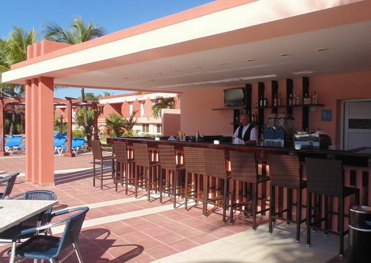 Pool bar blau arenal habana beach  Cuba